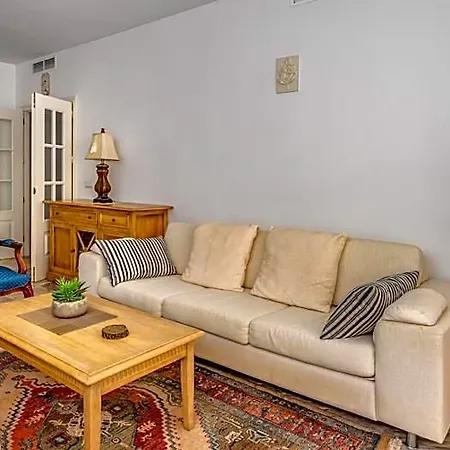 Seaview Flat With Pool Ref 188 *